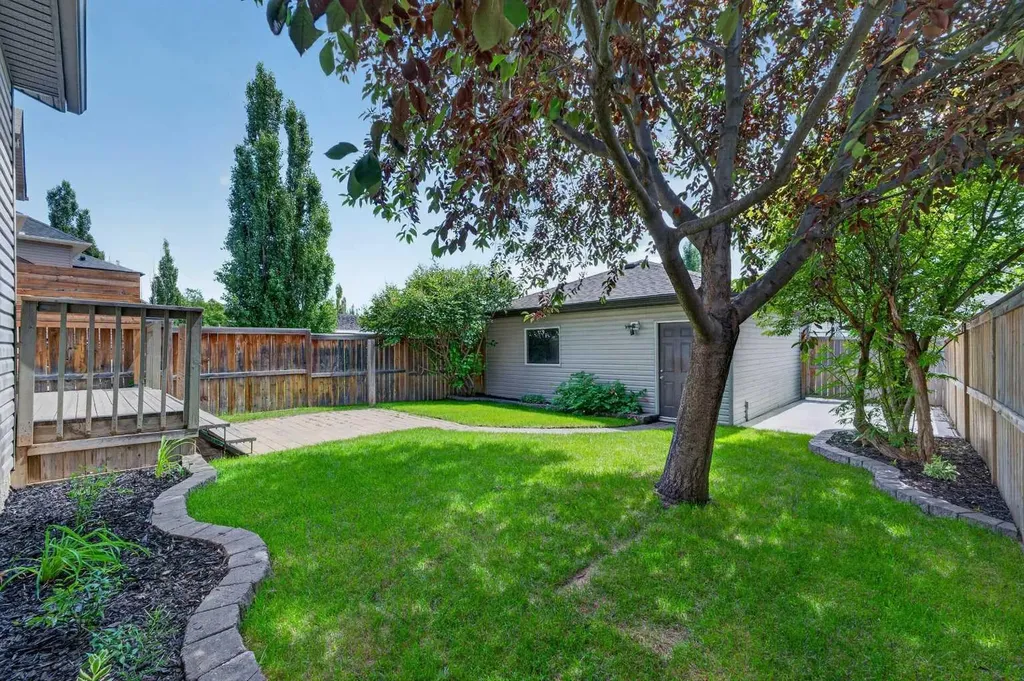 249 Elgin Manor SE Calgary AB T2Z 4Z7