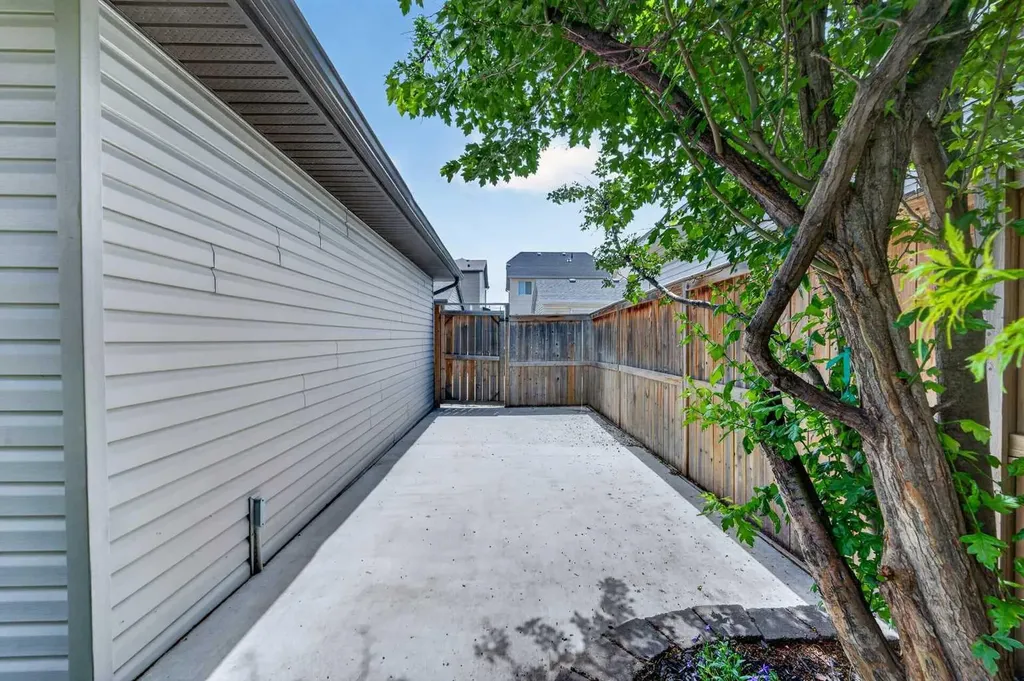 249 Elgin Manor SE Calgary AB T2Z 4Z7