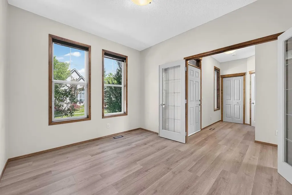 249 Elgin Manor SE Calgary AB T2Z 4Z7