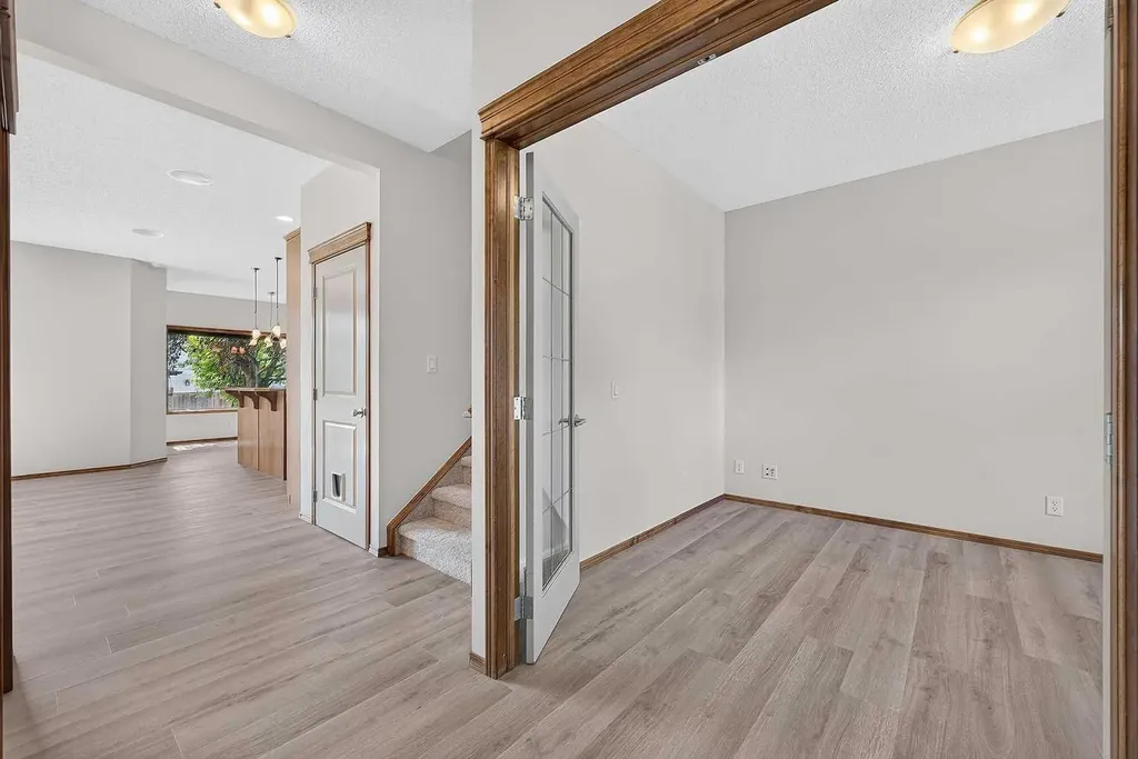 249 Elgin Manor SE Calgary AB T2Z 4Z7
