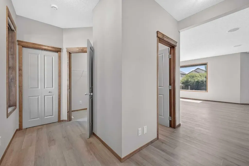 249 Elgin Manor SE Calgary AB T2Z 4Z7