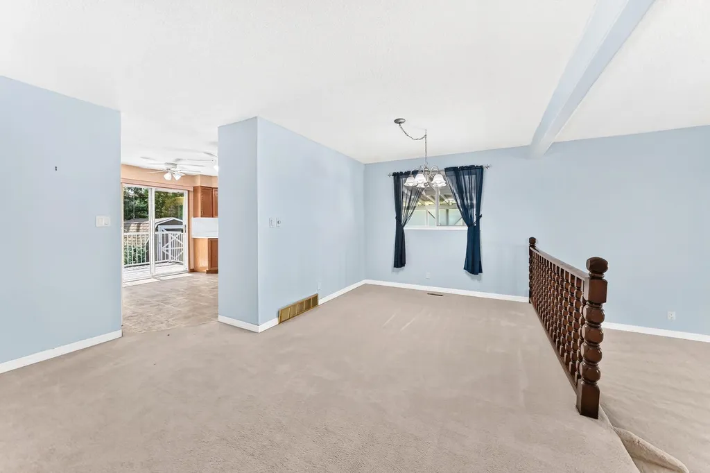 5227 37 Street Innisfail AB T4G 1E4