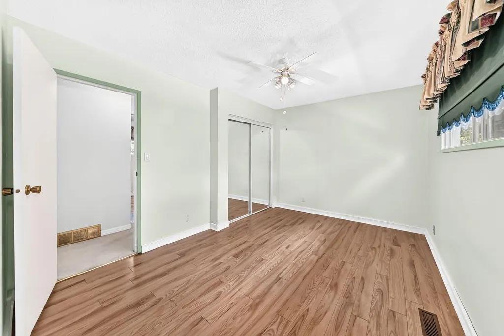 5227 37 Street Innisfail AB T4G 1E4