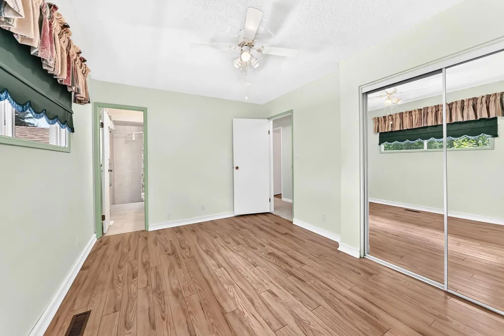 5227 37 Street Innisfail AB T4G 1E4