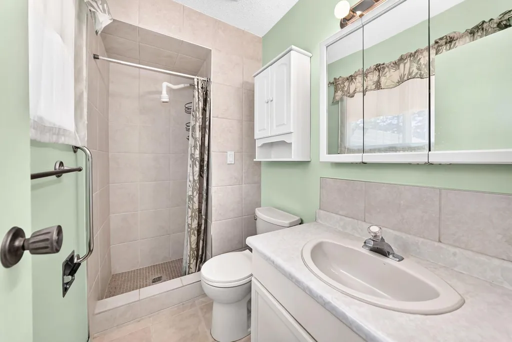 5227 37 Street Innisfail AB T4G 1E4