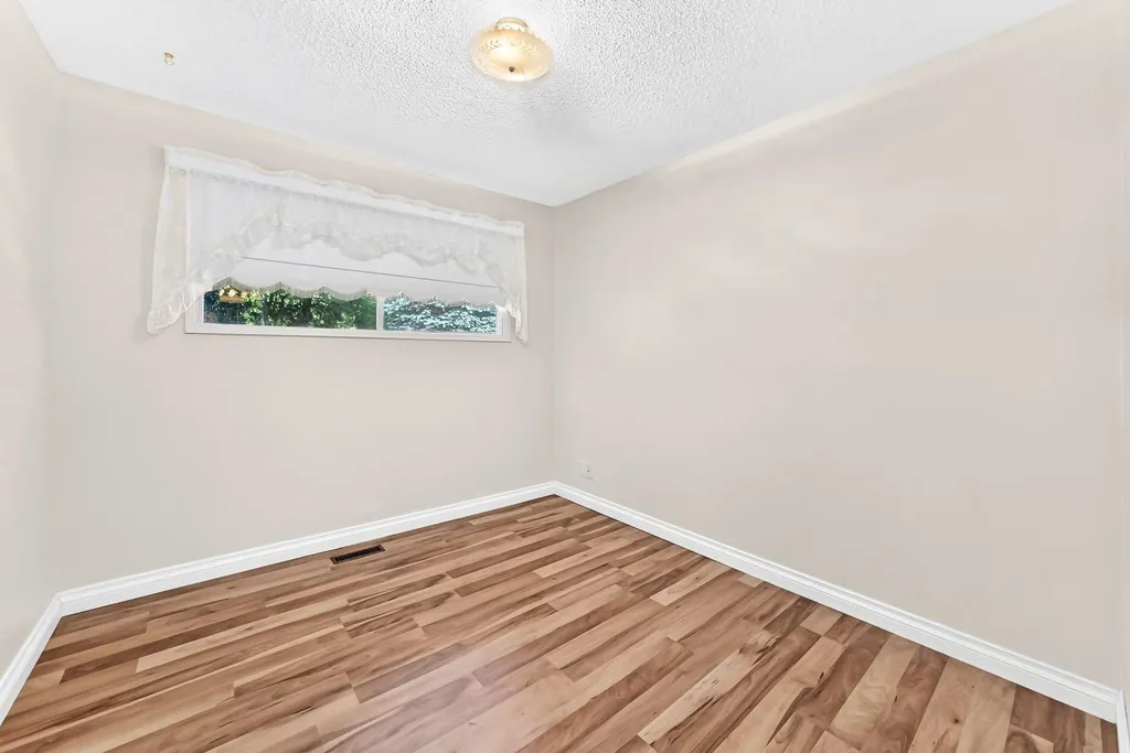 5227 37 Street Innisfail AB T4G 1E4