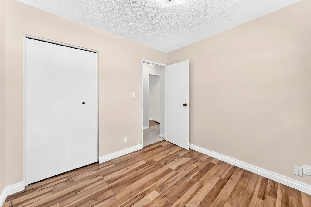 5227 37 Street Innisfail AB T4G 1E4