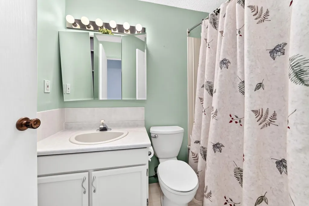 5227 37 Street Innisfail AB T4G 1E4