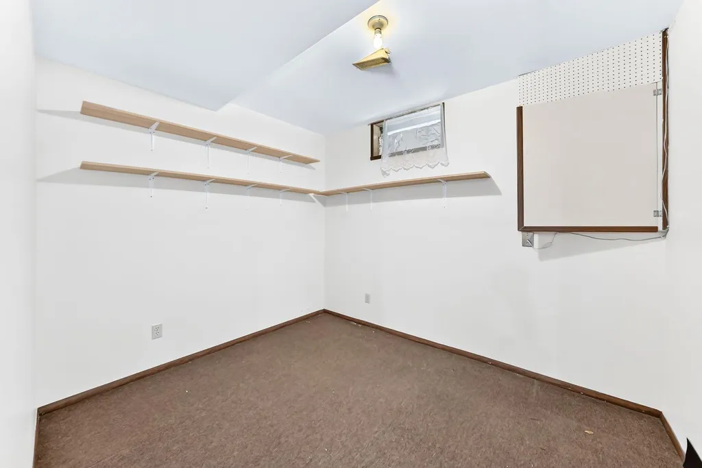 5227 37 Street Innisfail AB T4G 1E4