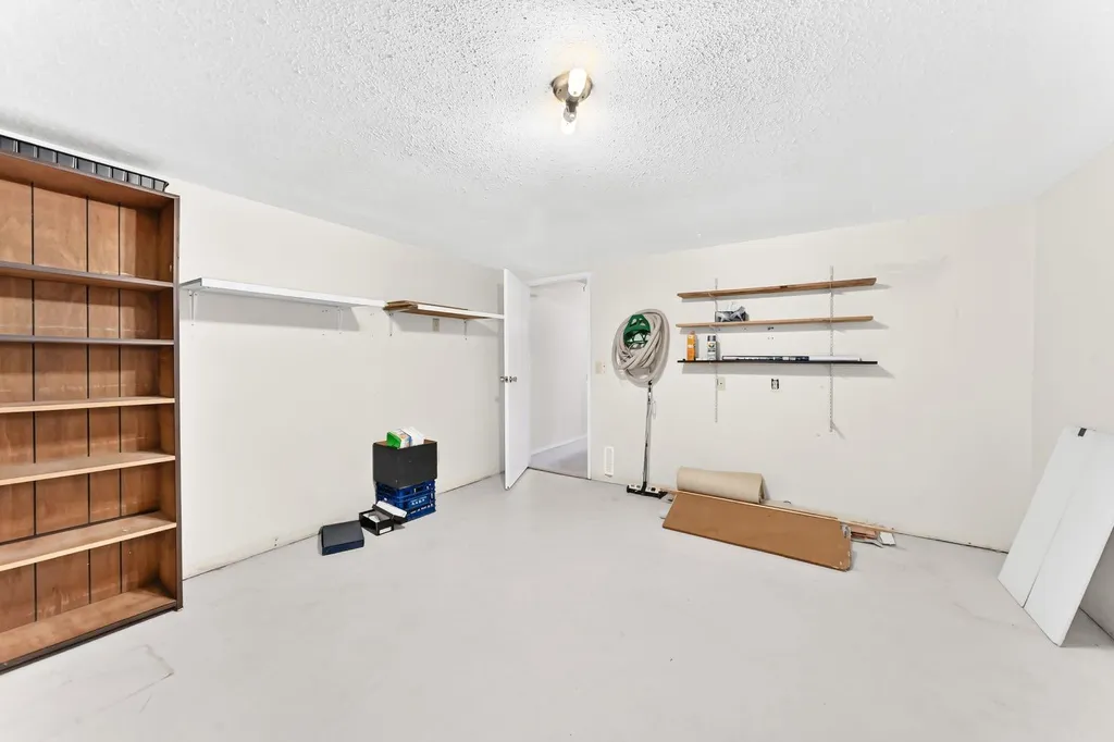 5227 37 Street Innisfail AB T4G 1E4