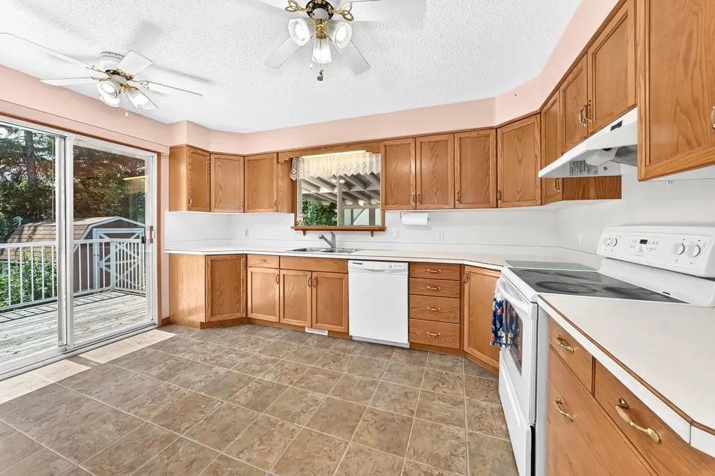 5227 37 Street Innisfail AB T4G 1E4