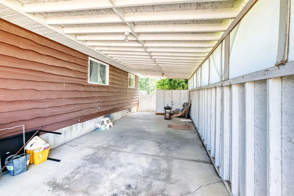 5227 37 Street Innisfail AB T4G 1E4
