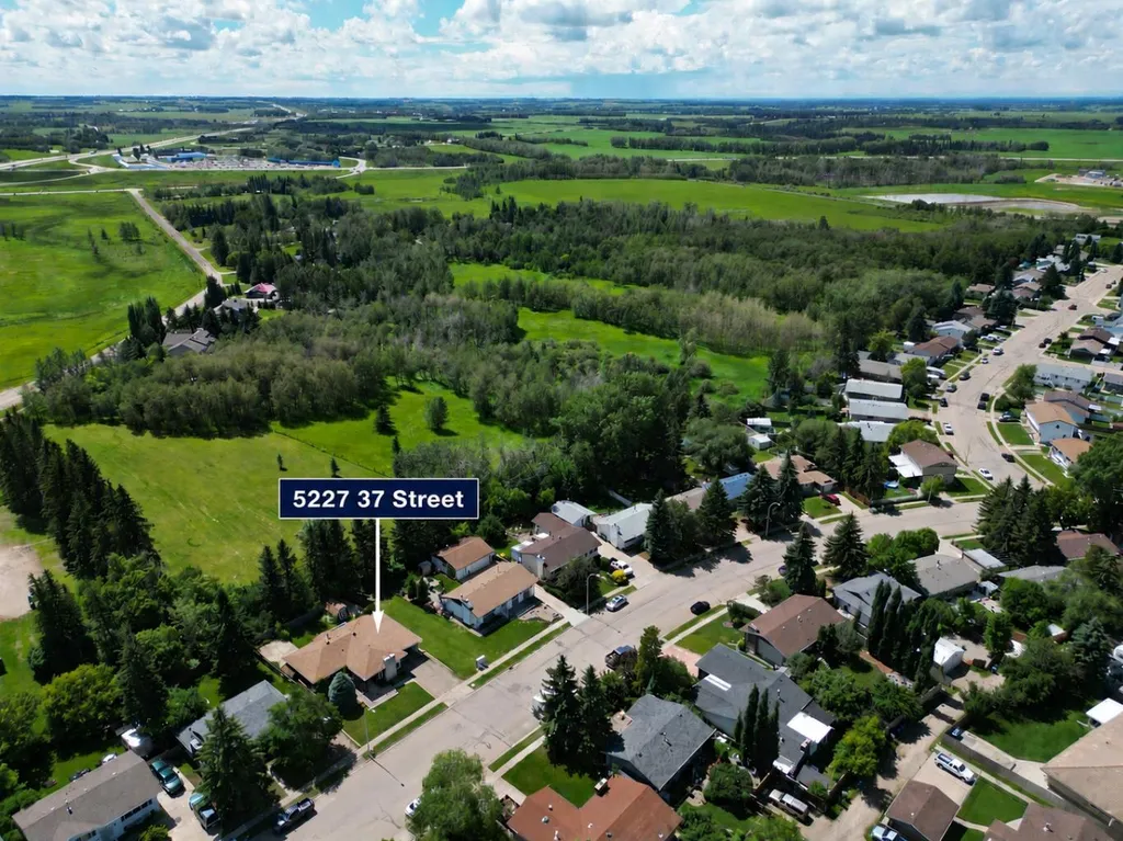 5227 37 Street Innisfail AB T4G 1E4