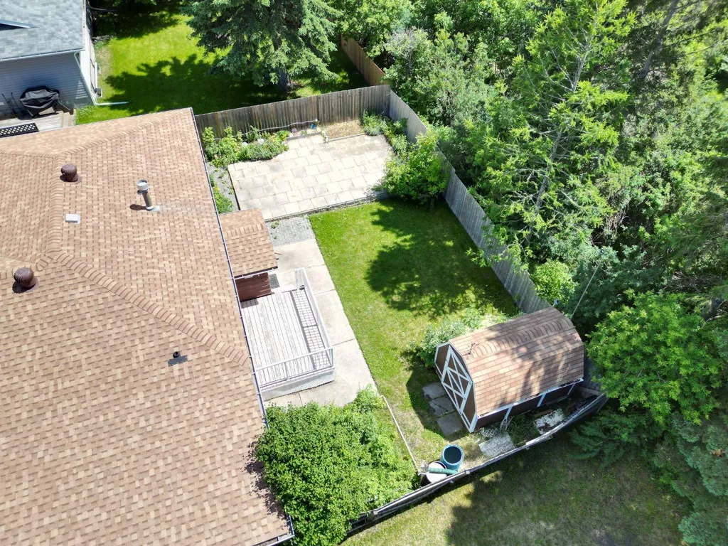 5227 37 Street Innisfail AB T4G 1E4