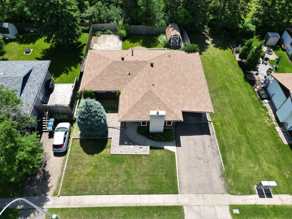 5227 37 Street Innisfail AB T4G 1E4