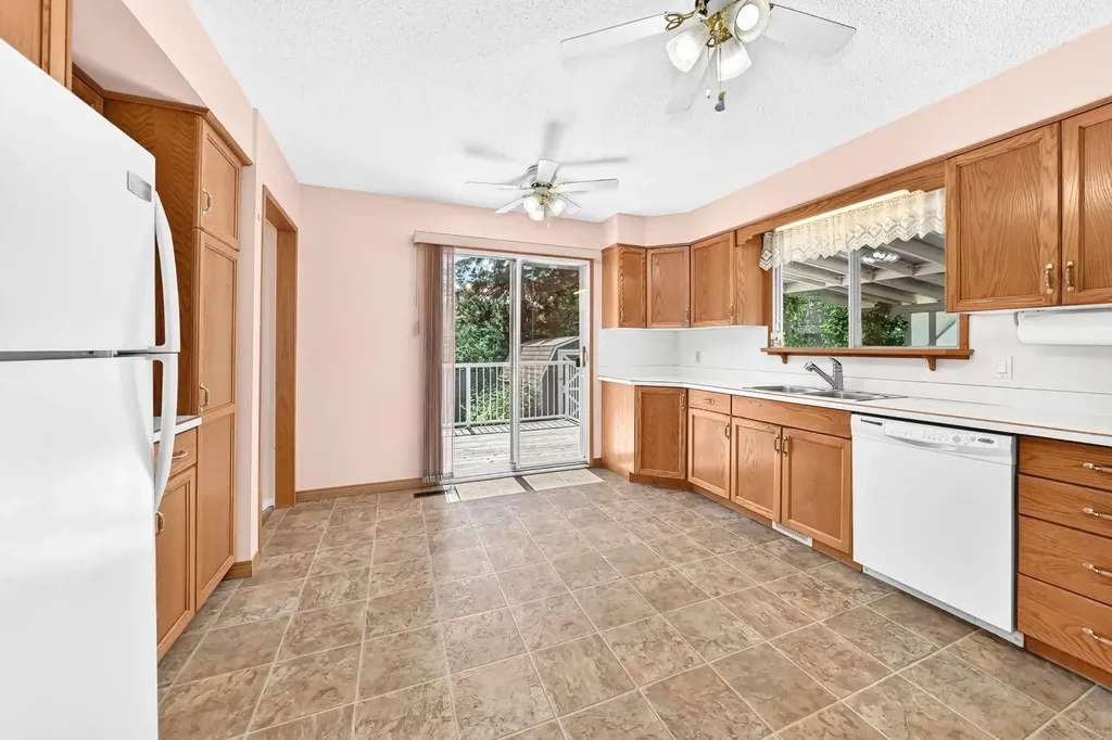 5227 37 Street Innisfail AB T4G 1E4