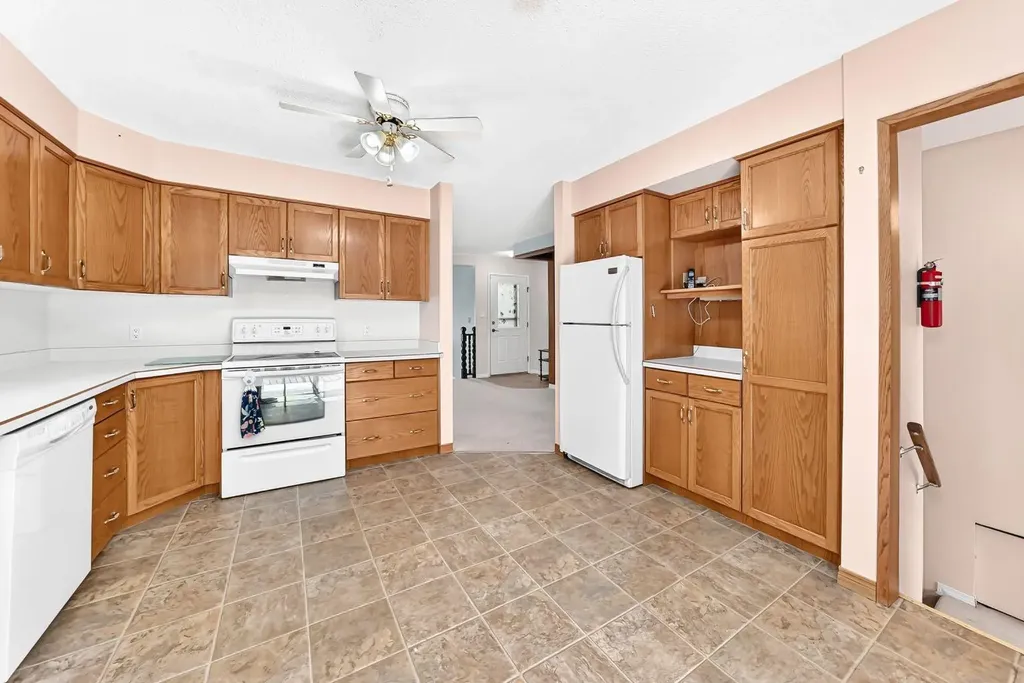 5227 37 Street Innisfail AB T4G 1E4