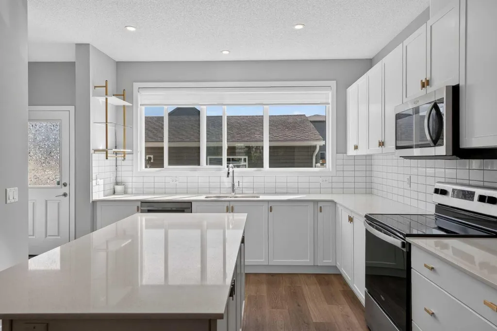 97 Legacy Glen Place SE Calgary AB T2X 4T5