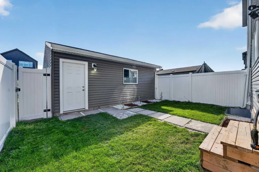 97 Legacy Glen Place SE Calgary AB T2X 4T5