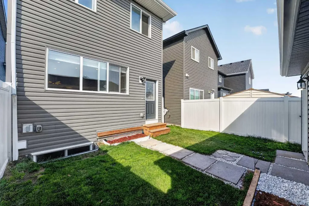97 Legacy Glen Place SE Calgary AB T2X 4T5
