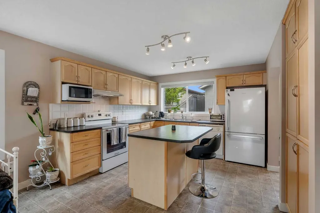 91 Saddlebrook Way NE Calgary AB T3J 5M8