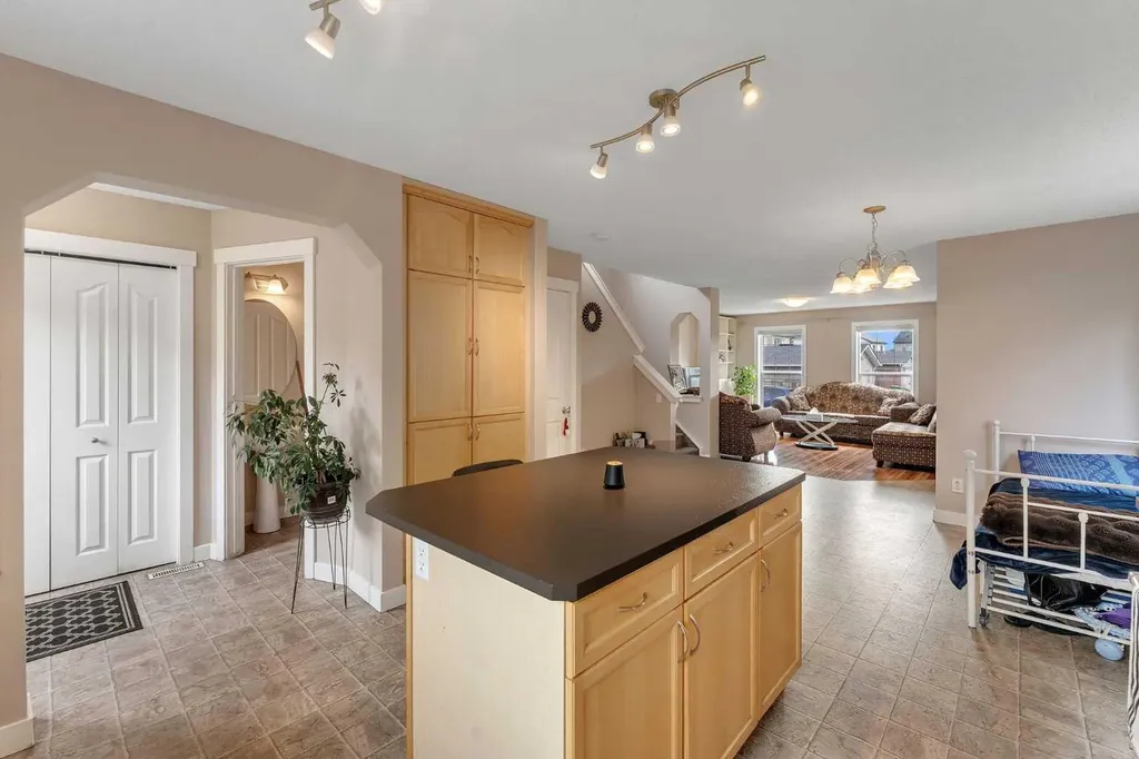 91 Saddlebrook Way NE Calgary AB T3J 5M8