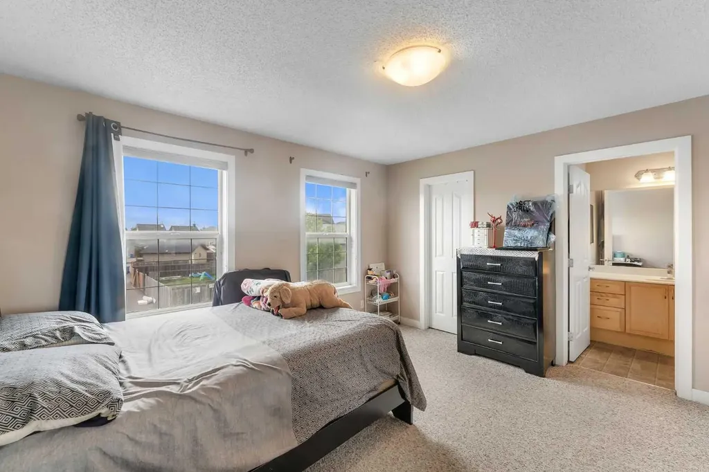 91 Saddlebrook Way NE Calgary AB T3J 5M8
