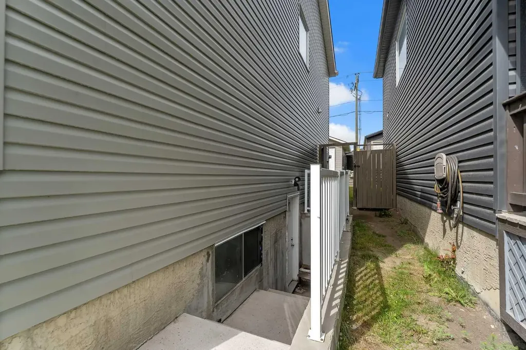 91 Saddlebrook Way NE Calgary AB T3J 5M8