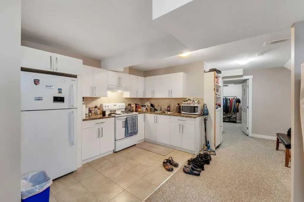 91 Saddlebrook Way NE Calgary AB T3J 5M8