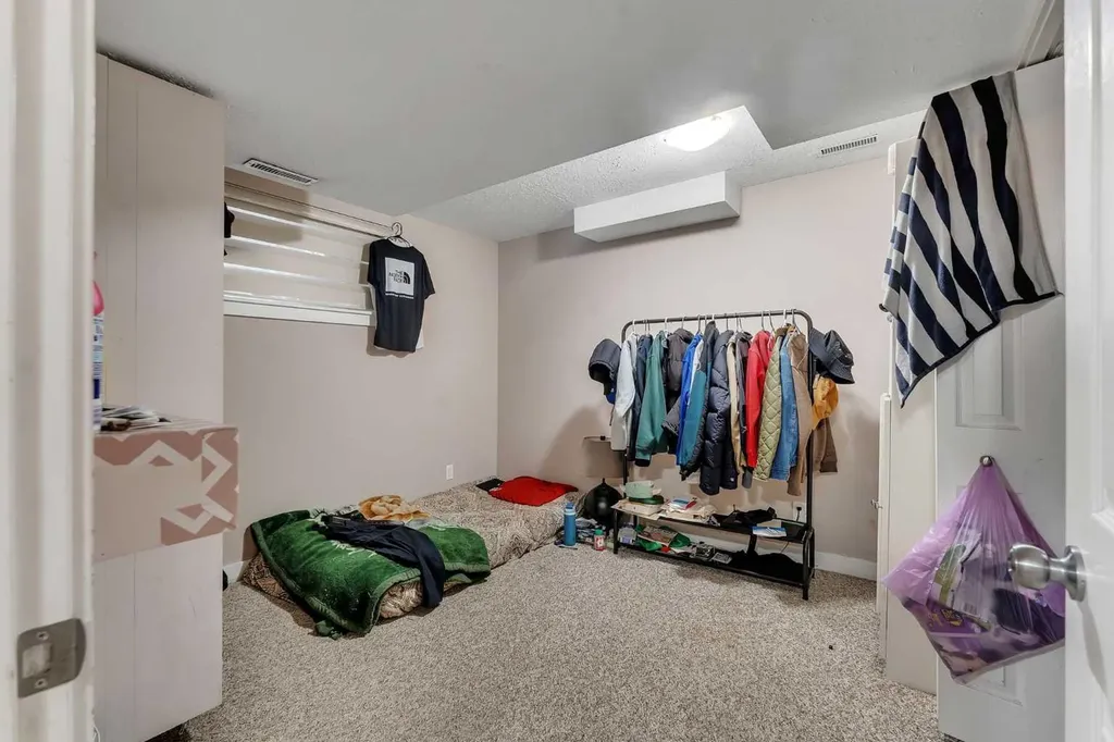 91 Saddlebrook Way NE Calgary AB T3J 5M8