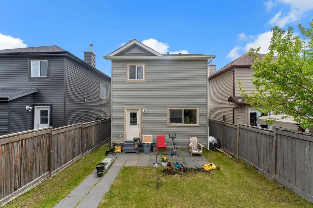 91 Saddlebrook Way NE Calgary AB T3J 5M8