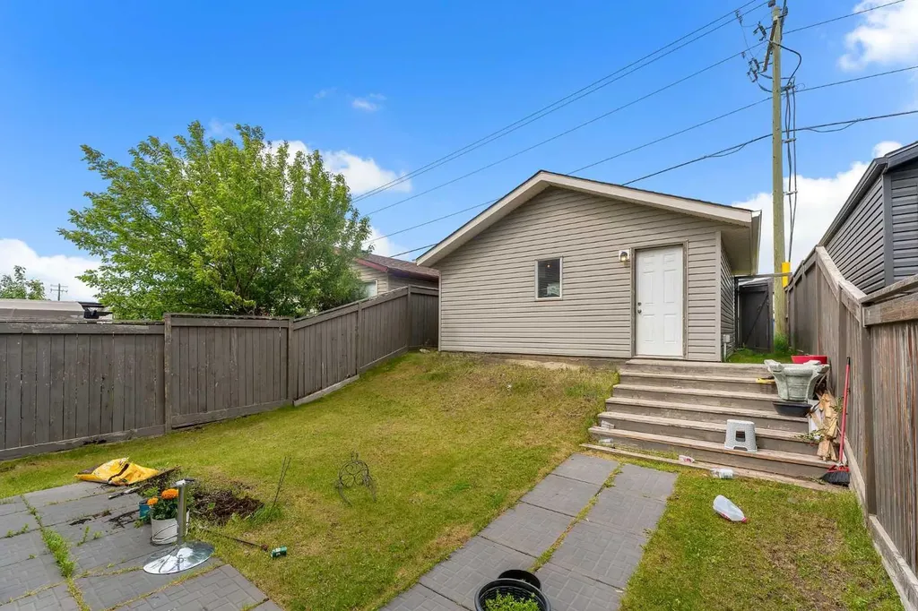 91 Saddlebrook Way NE Calgary AB T3J 5M8