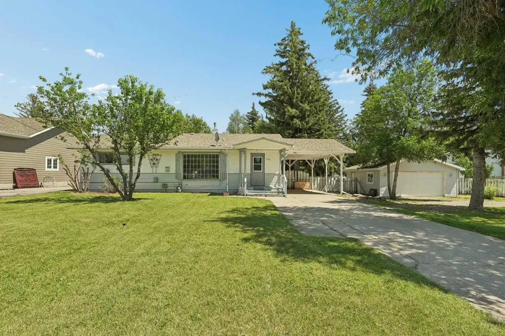 736 2 Street W Cardston AB T0K 0K0