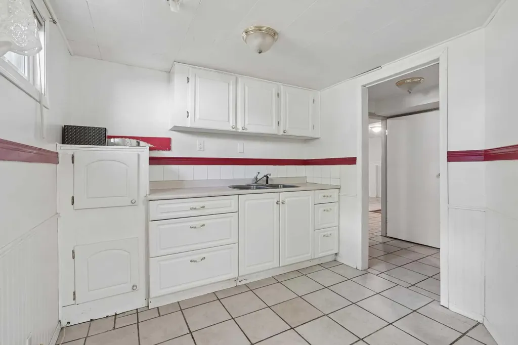 736 2 Street W Cardston AB T0K 0K0