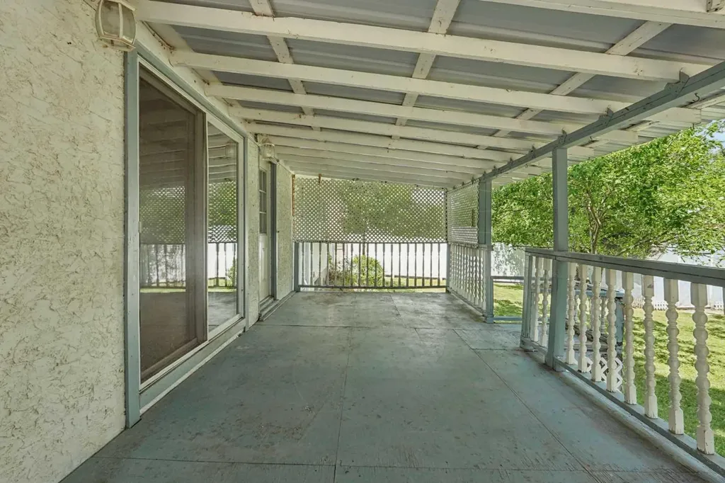 736 2 Street W Cardston AB T0K 0K0