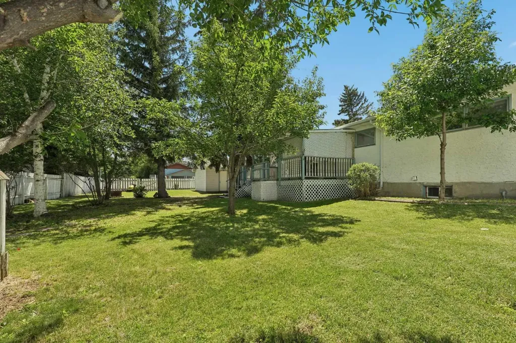736 2 Street W Cardston AB T0K 0K0