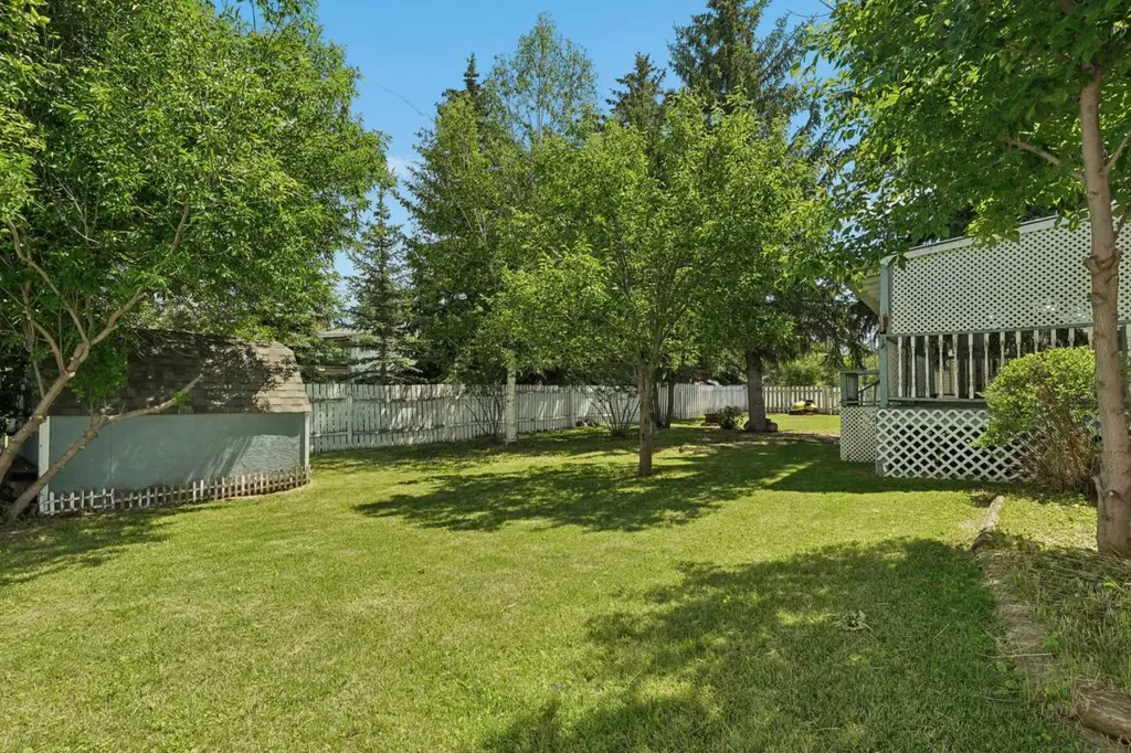 736 2 Street W Cardston AB T0K 0K0