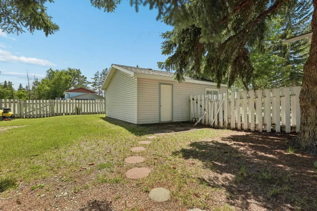 736 2 Street W Cardston AB T0K 0K0