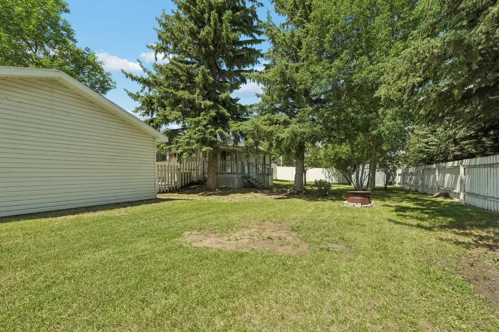 736 2 Street W Cardston AB T0K 0K0
