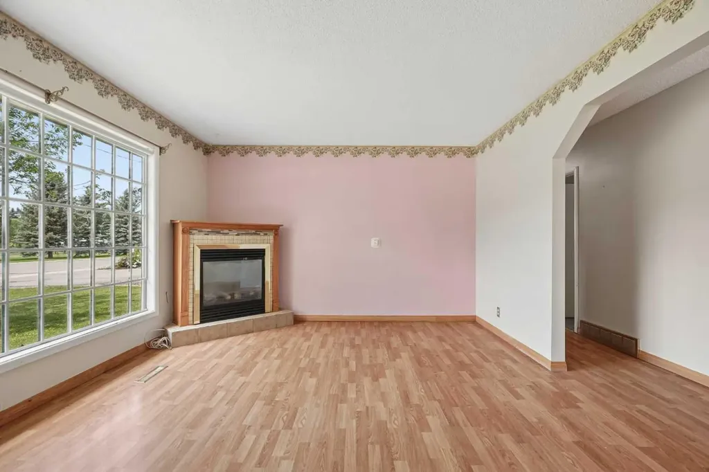 736 2 Street W Cardston AB T0K 0K0