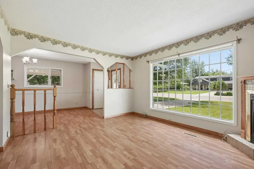 736 2 Street W Cardston AB T0K 0K0