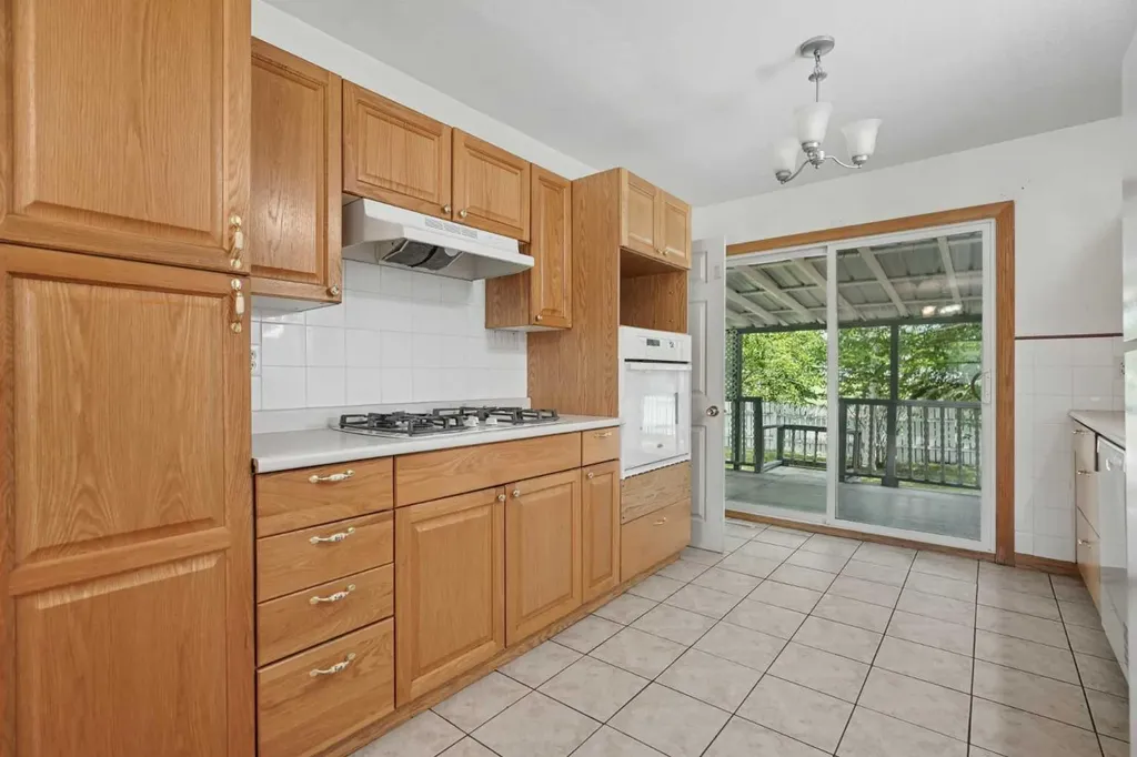 736 2 Street W Cardston AB T0K 0K0