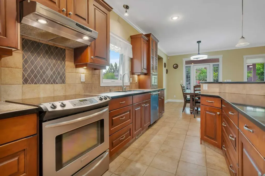 26 Alexander Crescent Red Deer AB T4R 2X2