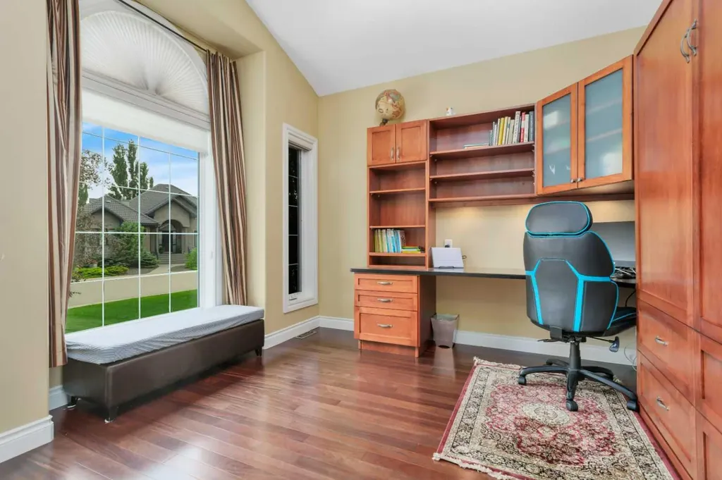 26 Alexander Crescent Red Deer AB T4R 2X2