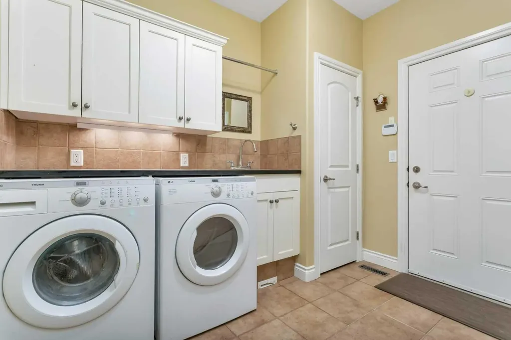 26 Alexander Crescent Red Deer AB T4R 2X2