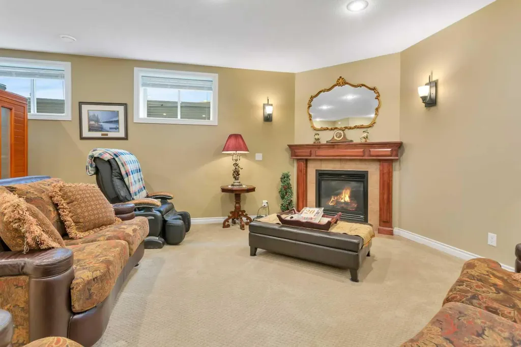 26 Alexander Crescent Red Deer AB T4R 2X2