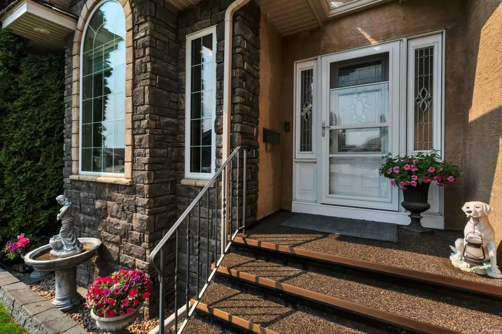 26 Alexander Crescent Red Deer AB T4R 2X2