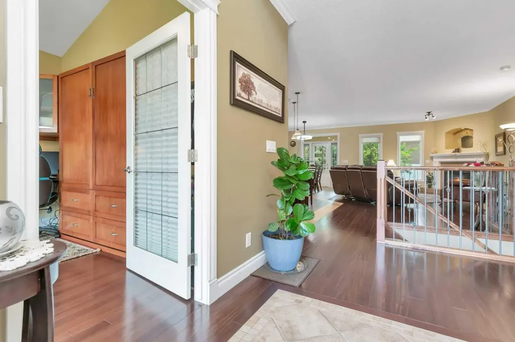26 Alexander Crescent Red Deer AB T4R 2X2
