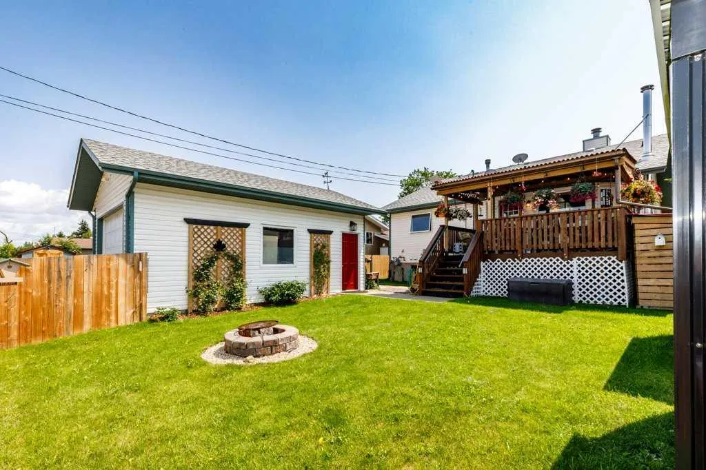 4646 52 Avenue Bentley AB T0C 0J0