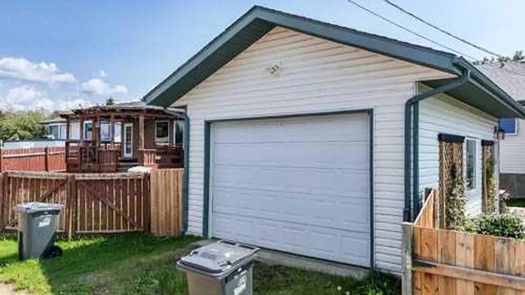 4646 52 Avenue Bentley AB T0C 0J0